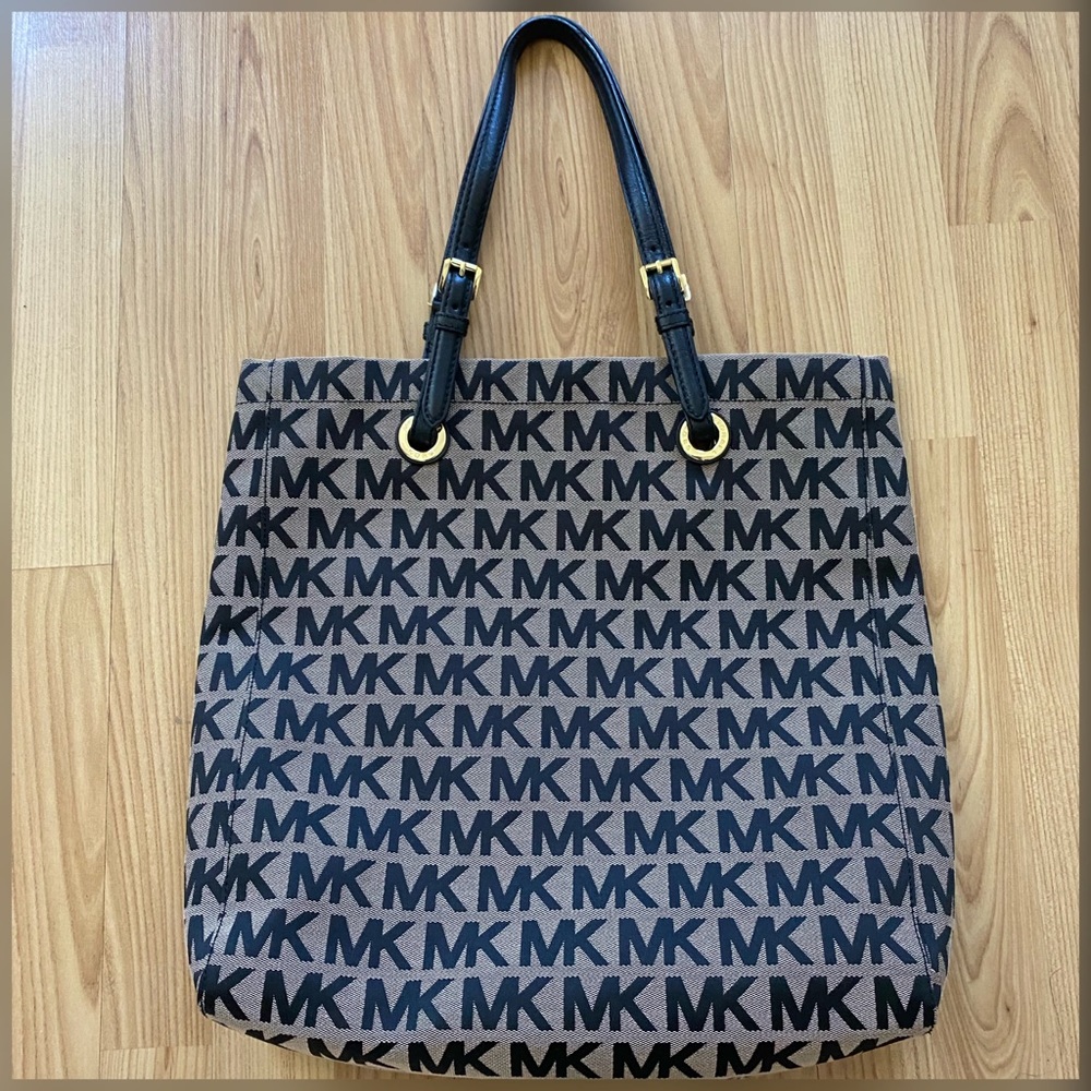 ✨🆕 Micheal Kors Jet Set MK Logo Jacquard Large✨